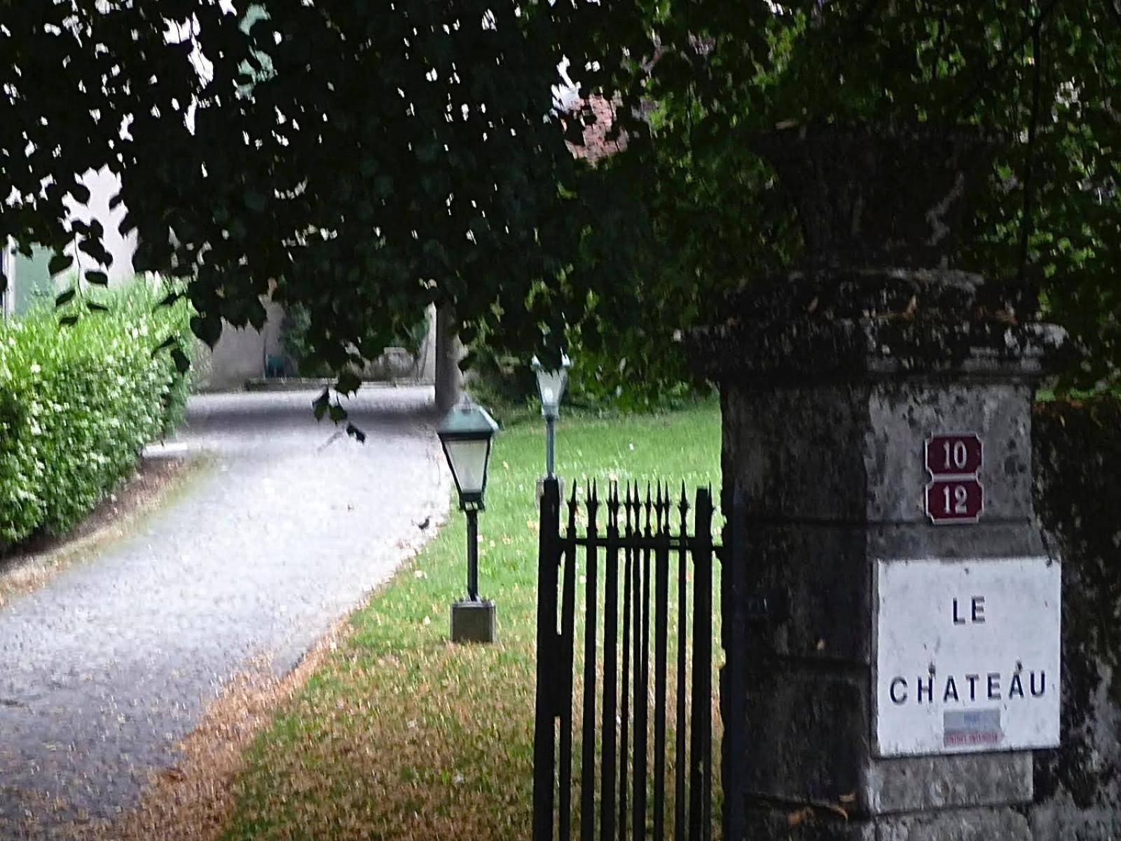 Le Chateau Lavigny Exterior photo