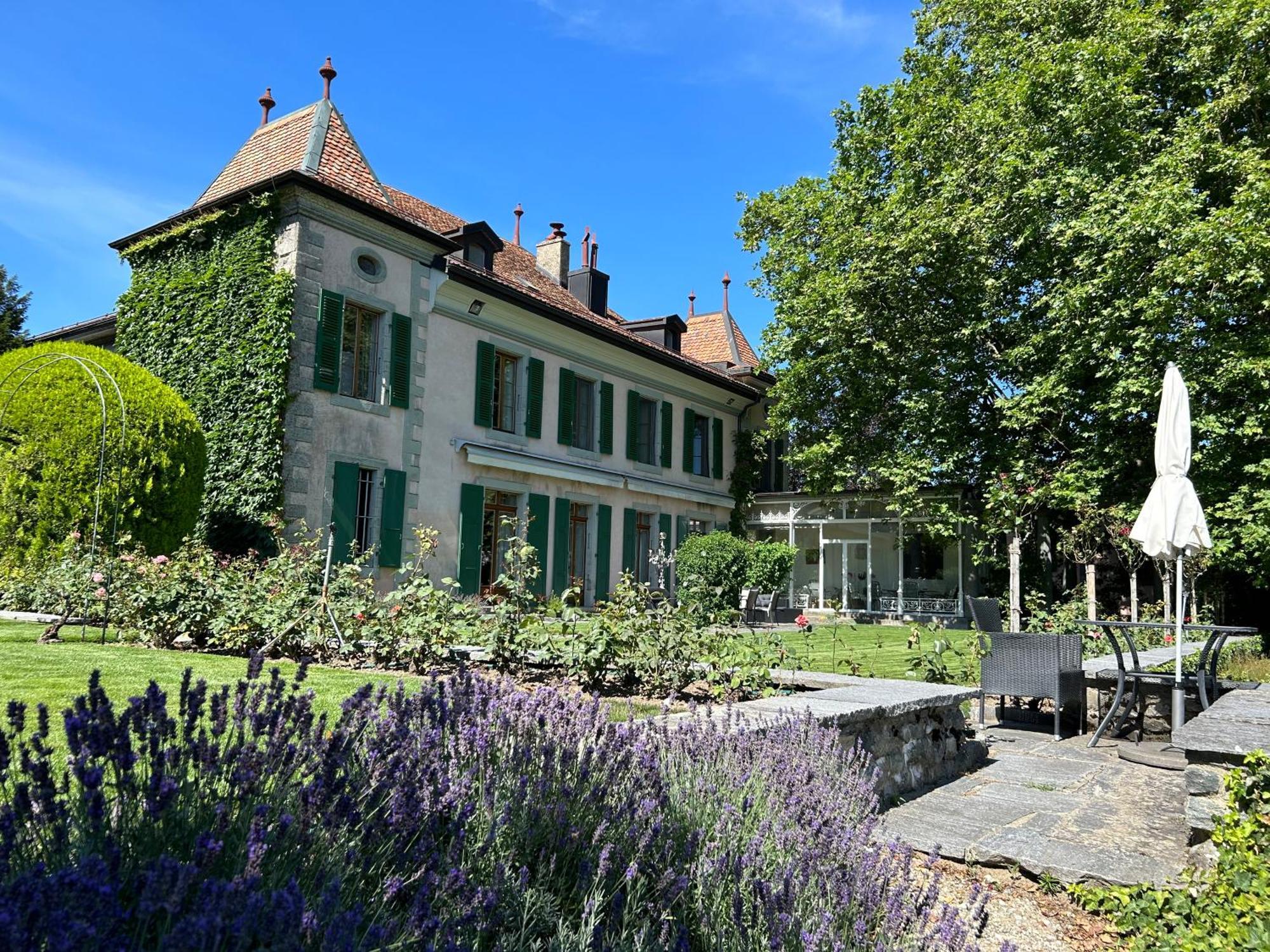 Le Chateau Lavigny Exterior photo