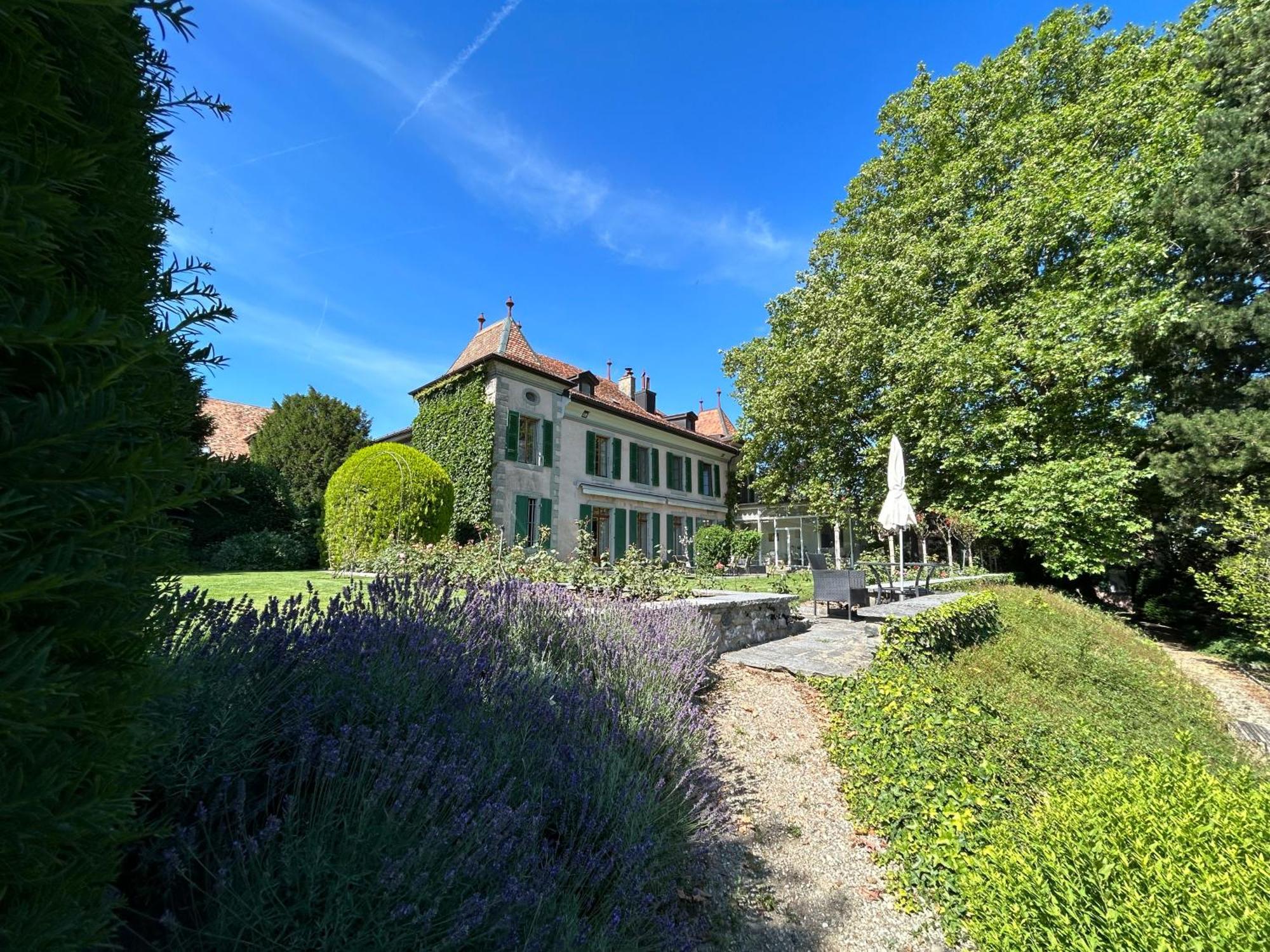 Le Chateau Lavigny Exterior photo